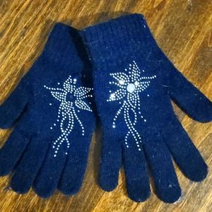 Women's gloves one rhinestone is missing